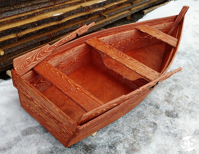 Лодка деревянная (декоративная)